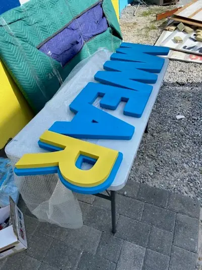 Pylon Signs Photo